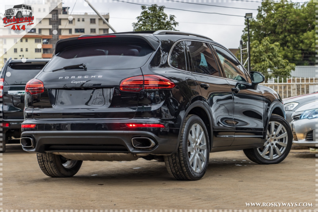 2016 PORSCHE CAYENNE