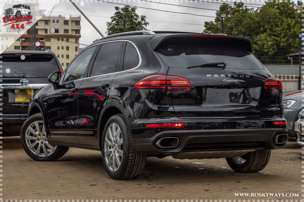 2016 PORSCHE CAYENNE