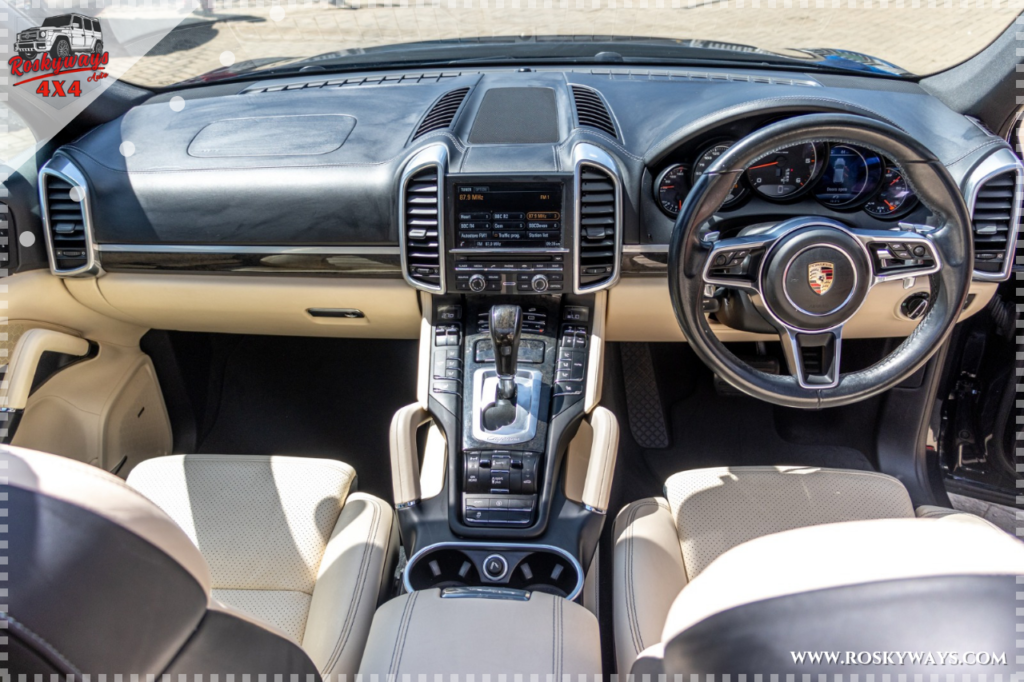 2016 PORSCHE CAYENNE