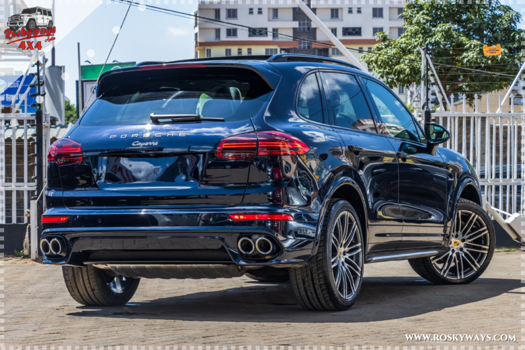 2016 PORSCHE CAYENNE