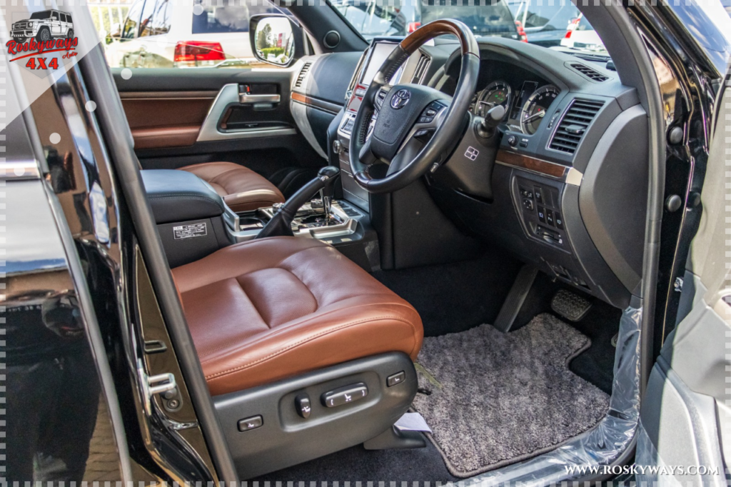 2016 TOYOTA LAND CRUISER