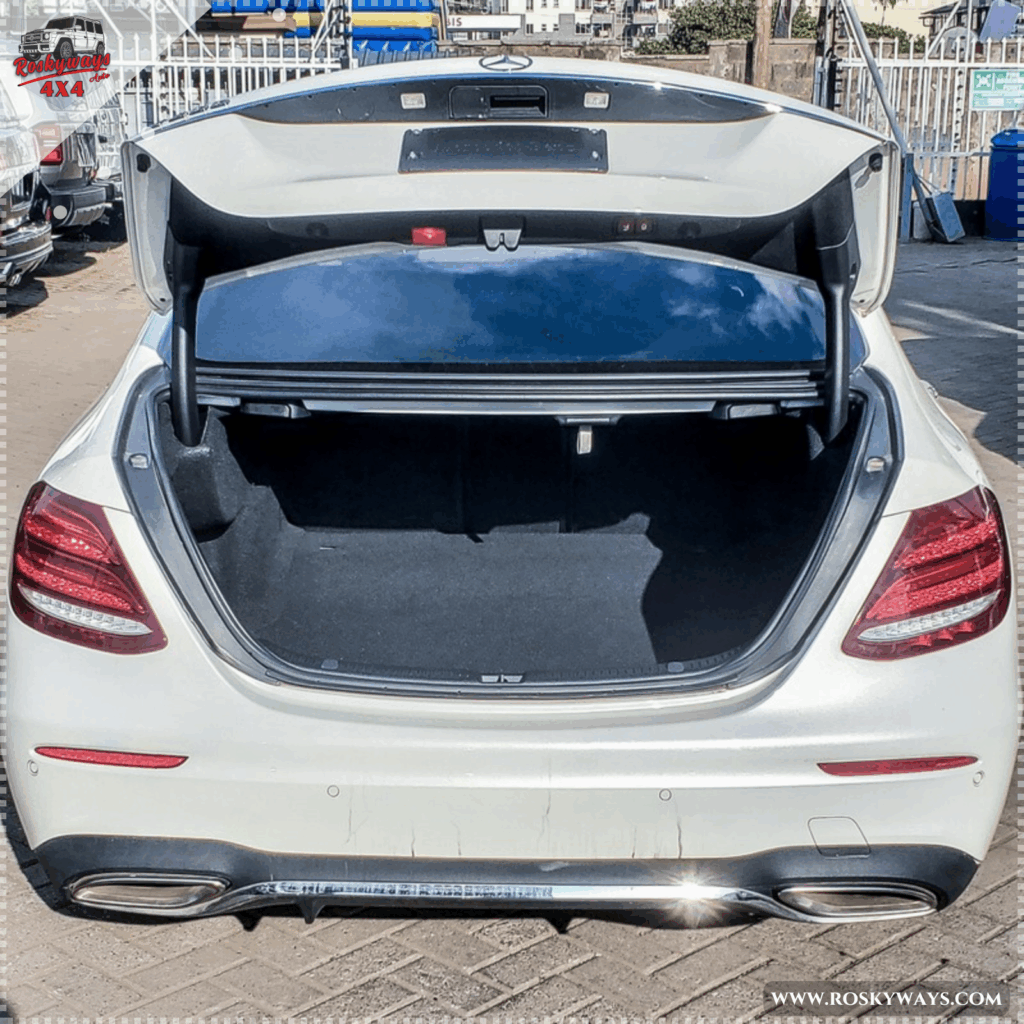 Mercedes-Benz E200 AMG Line